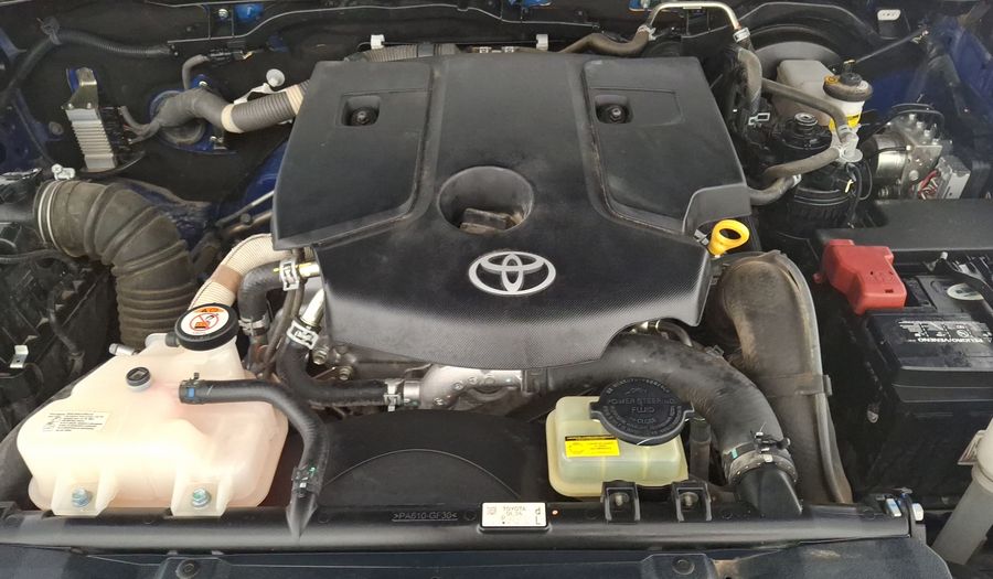 Toyota Hilux 2.8 DOBLE CABINA DSL AT PLATINUM AZUL Pickup 2019