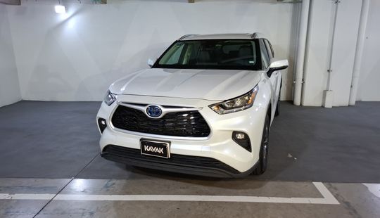 Toyota • Highlander