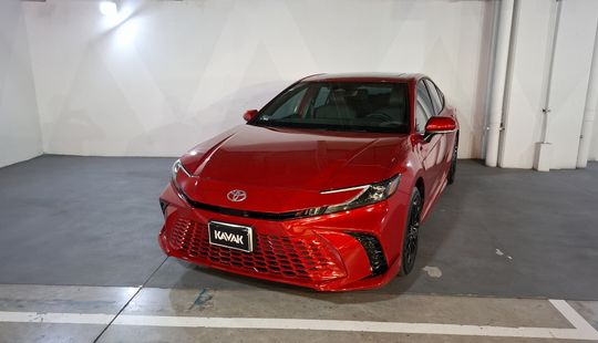 Toyota • Camry