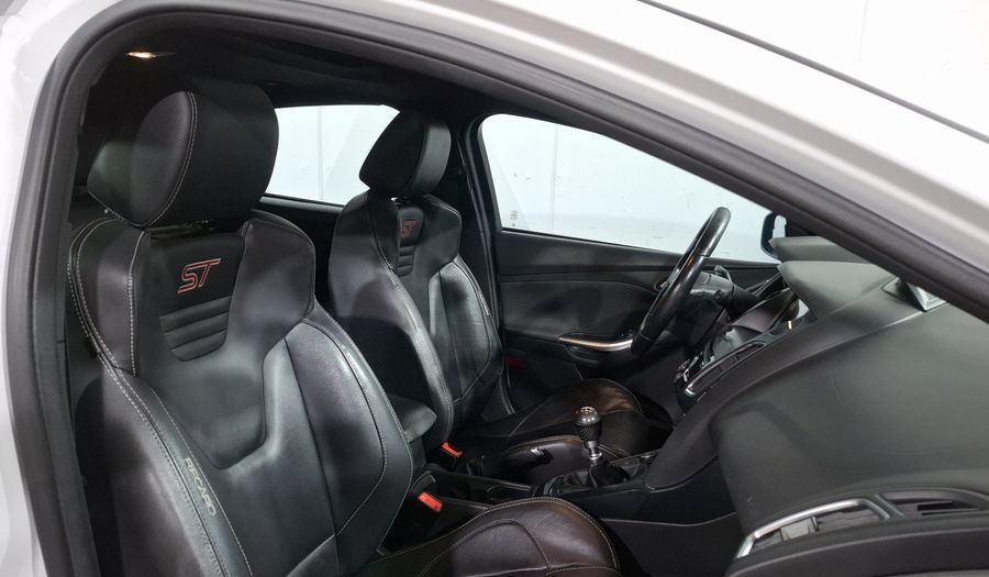 Ford Focus 2.0 ST TM Hatchback 2016