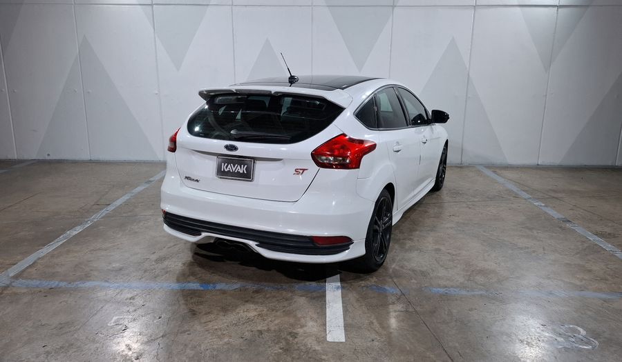 Ford Focus 2.0 ST TM Hatchback 2016