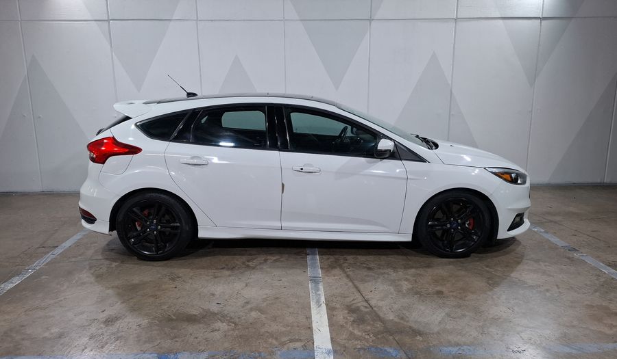 Ford Focus 2.0 ST TM Hatchback 2016