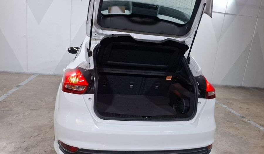 Ford Focus 2.0 ST TM Hatchback 2016