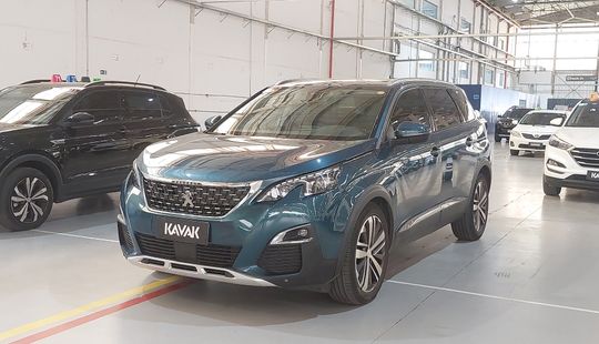 Peugeot • 5008