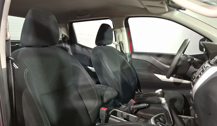 Nissan Np300 2.5 LE TM AC Pickup 2016