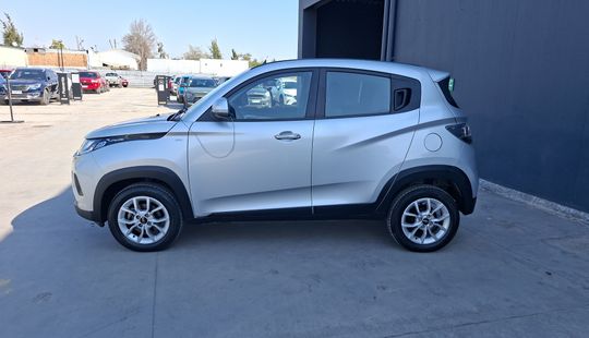 Mahindra • Kuv 100