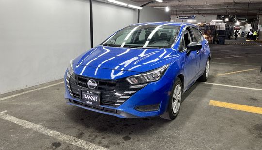 Nissan • Versa