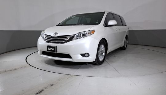 Toyota • Sienna