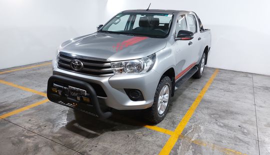 Toyota • Hilux