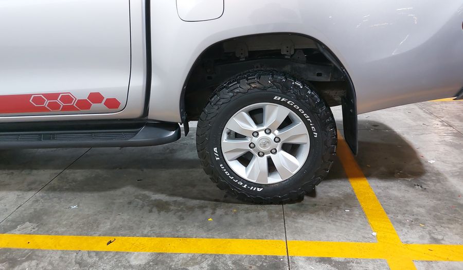 Toyota Hilux 2.7 DOBLE CABINA SR (D-CAB MID) Pickup 2018