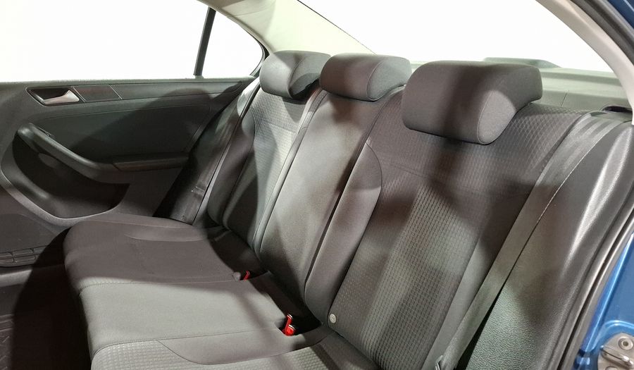 Volkswagen Jetta 2.0 MT Sedan 2016