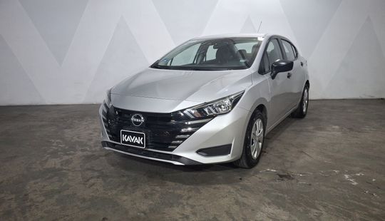 Nissan • Versa