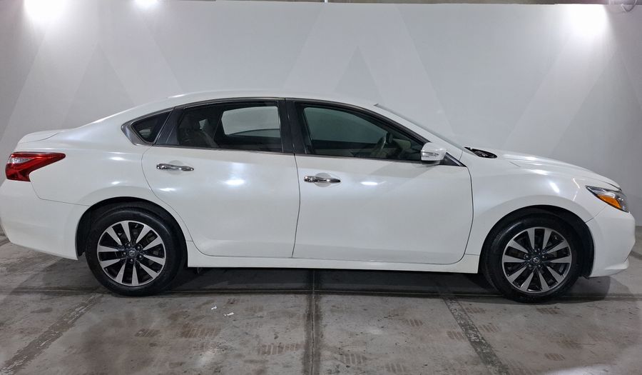 Nissan Altima 2.5 ADVANCE CVT Sedan 2017