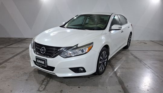Nissan • Altima