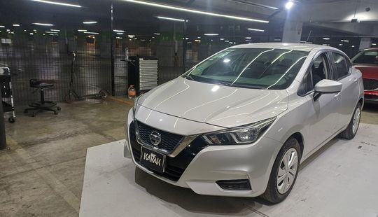 Nissan • Versa
