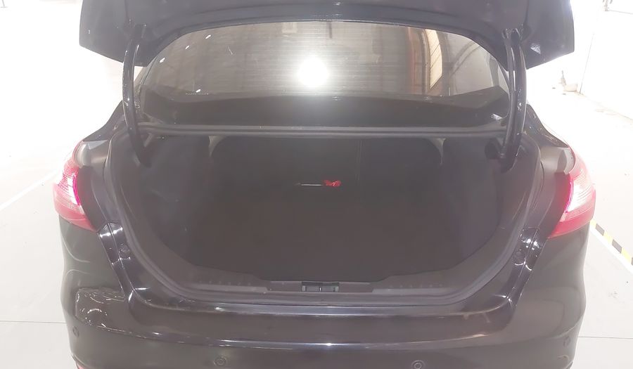 Ford Focus SE PLUS FASTBACK Sedan 2018