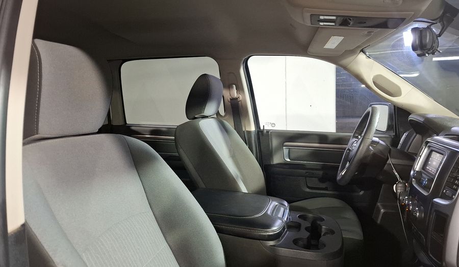 Ram 1500 5.7 CREW CAB SLT TRABAJO 4X4 V8 8 AUTO Pickup 2023