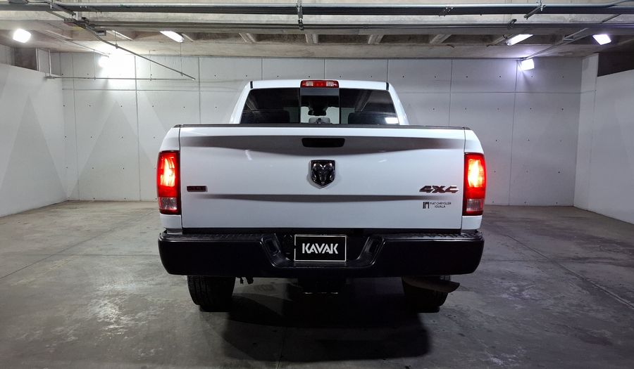 Ram 1500 5.7 CREW CAB SLT TRABAJO 4X4 V8 8 AUTO Pickup 2023