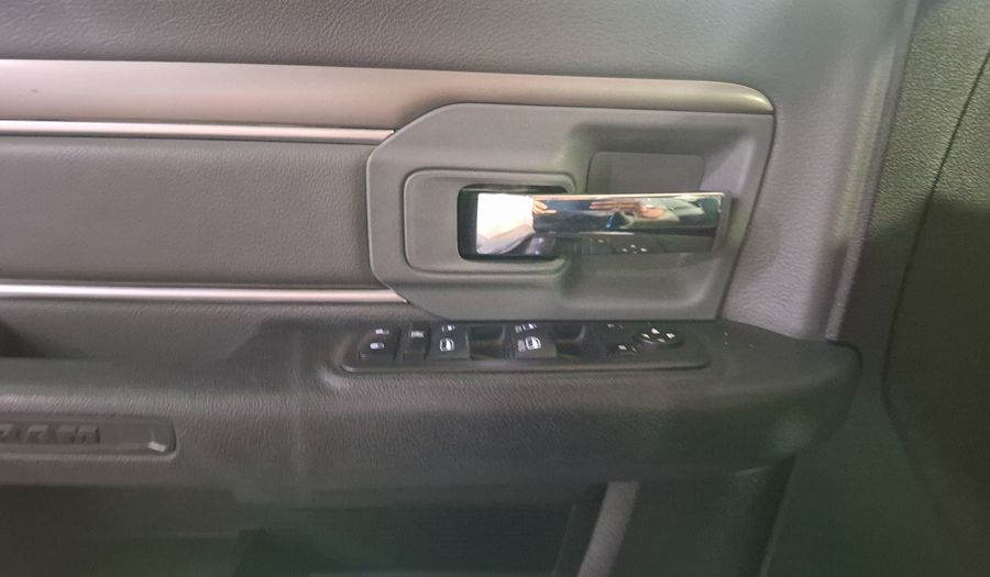 Ram 1500 5.7 CREW CAB SLT TRABAJO 4X4 V8 8 AUTO Pickup 2023