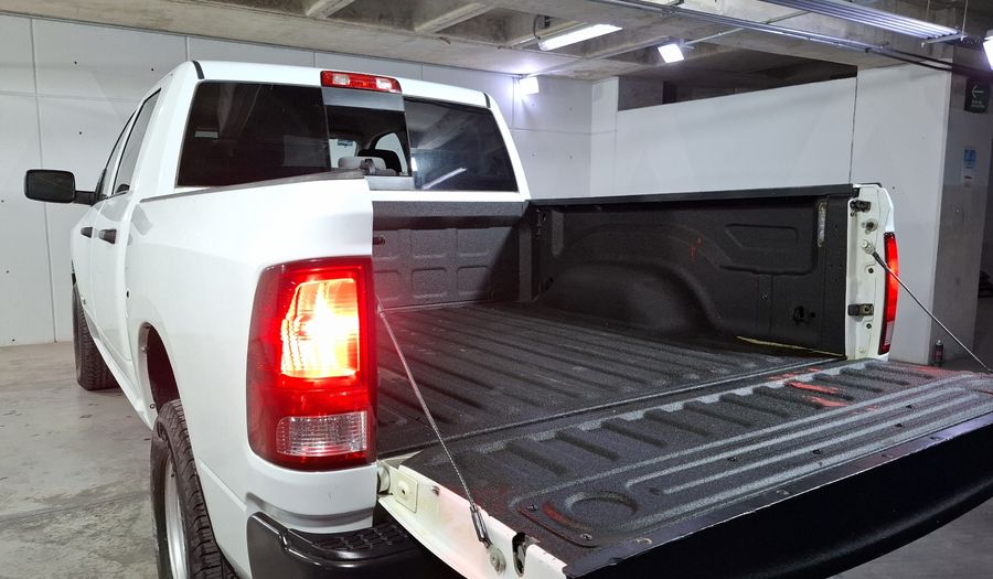Ram 1500 5.7 CREW CAB SLT TRABAJO 4X4 V8 8 AUTO Pickup 2023