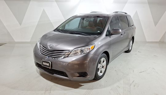 Toyota • Sienna