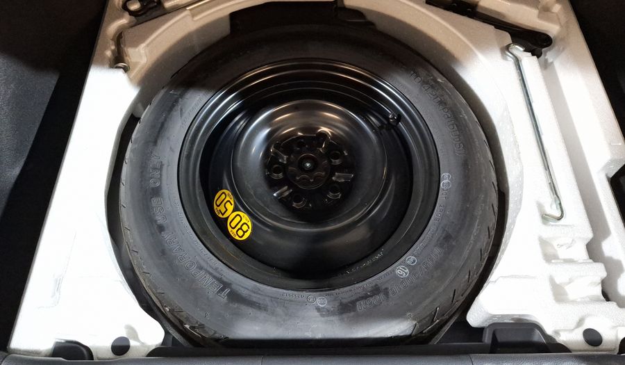 Toyota Prius 1.8 HEV PREMIUM AUTO Hatchback 2023