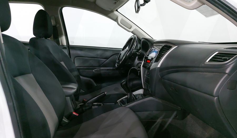 Mitsubishi L200 2.4 GLX GASOLINA Pickup 2020