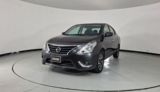 Nissan • Versa