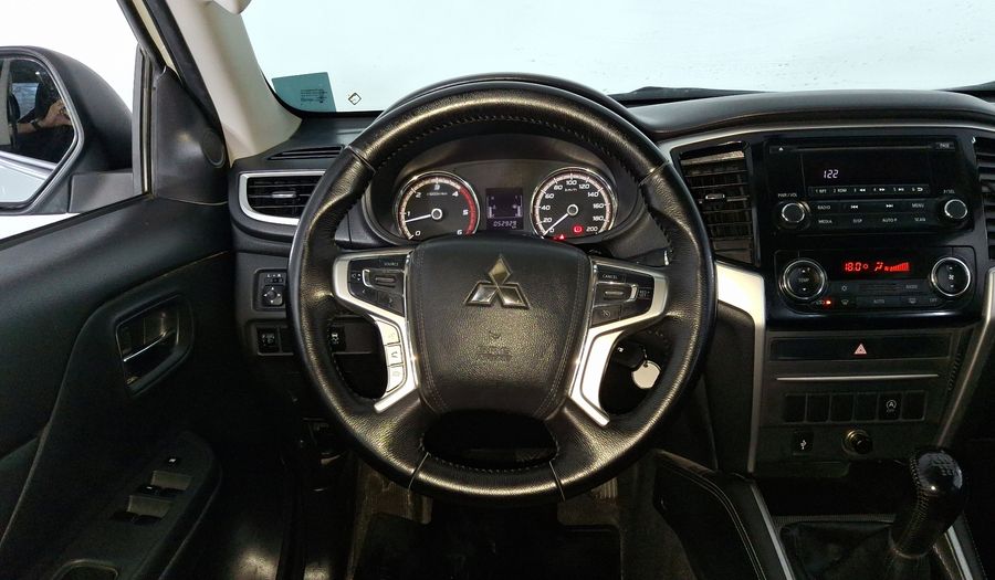 Mitsubishi L200 2.4 GLX DIESEL 4WD Pickup 2023