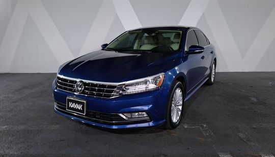 Volkswagen • Passat