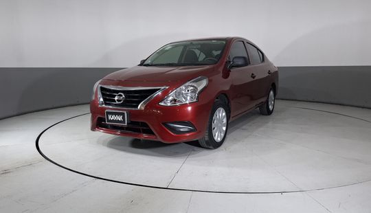 Nissan • Versa