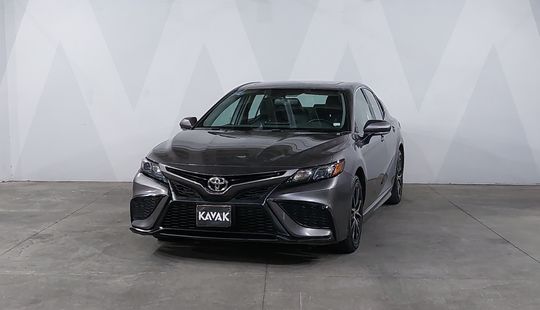 Toyota • Camry