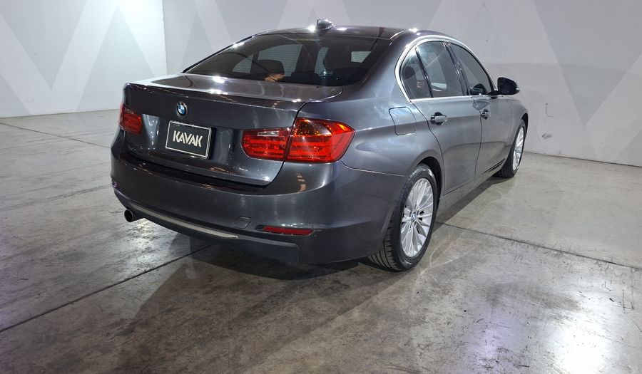 Bmw Serie 3 2.0 320IA LUXURY LINE Sedan 2013