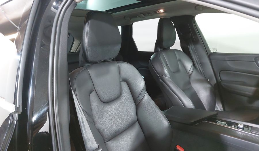 Volvo Xc60 2.0 T5 MOMENTUM AUTO AWD Suv 2021