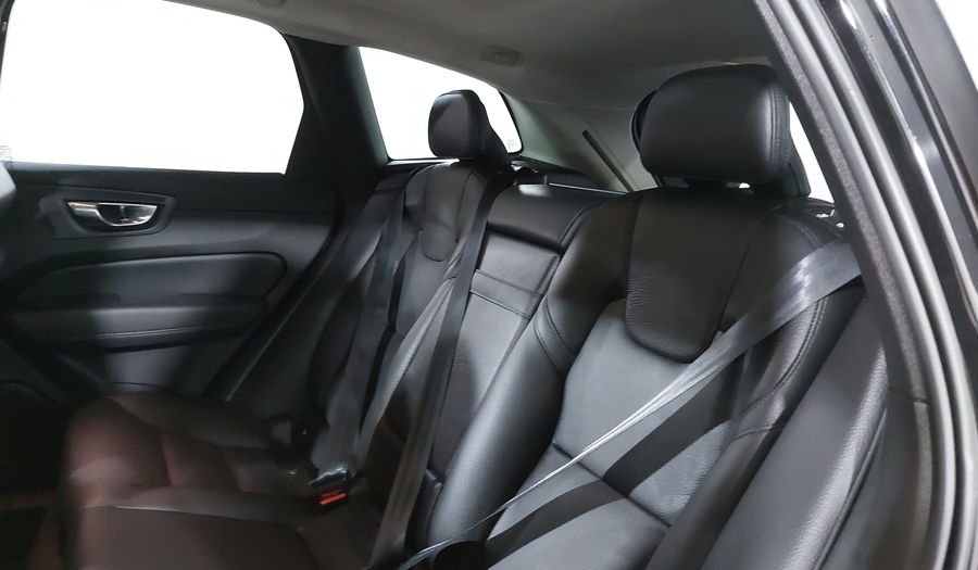Volvo Xc60 2.0 T5 MOMENTUM AUTO AWD Suv 2021