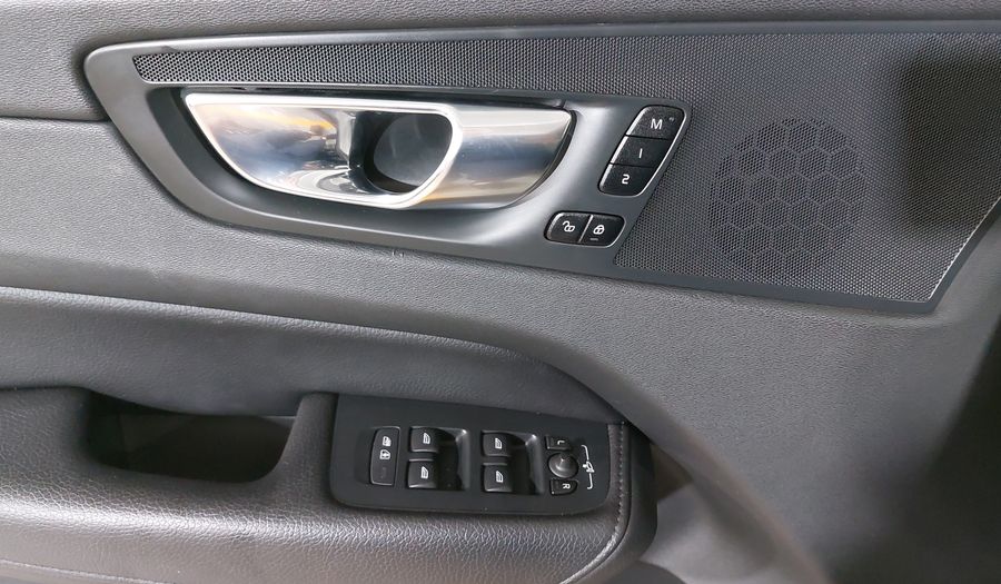 Volvo Xc60 2.0 T5 MOMENTUM AUTO AWD Suv 2021