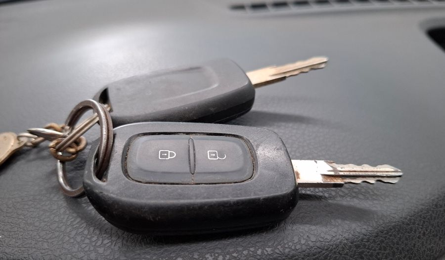 Renault Logan 1.6 AUTHENTIQUE PLUS Sedan 2016