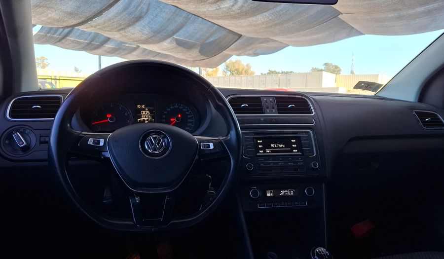 Volkswagen Polo 1.6 COMFORTLINE Sedan 2017