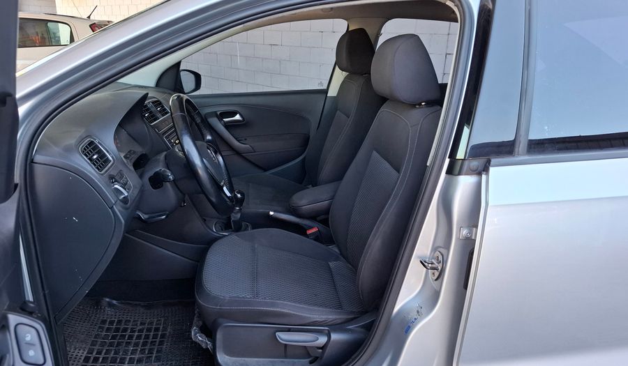 Volkswagen Polo 1.6 COMFORTLINE Sedan 2017