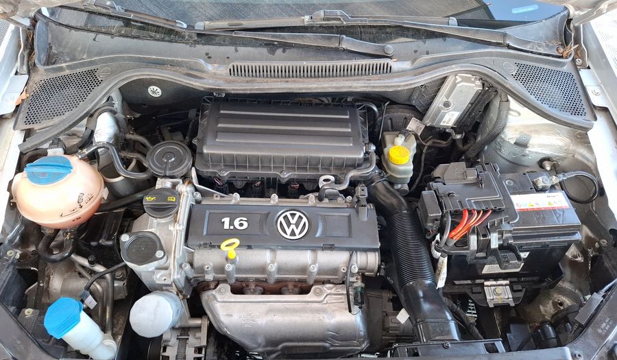 Volkswagen Polo 1.6 COMFORTLINE Sedan 2017