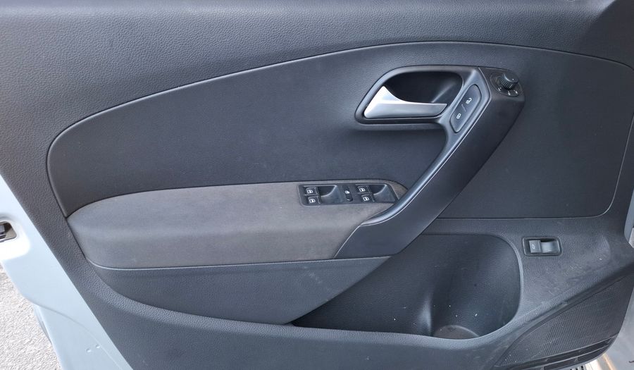 Volkswagen Polo 1.6 COMFORTLINE Sedan 2017