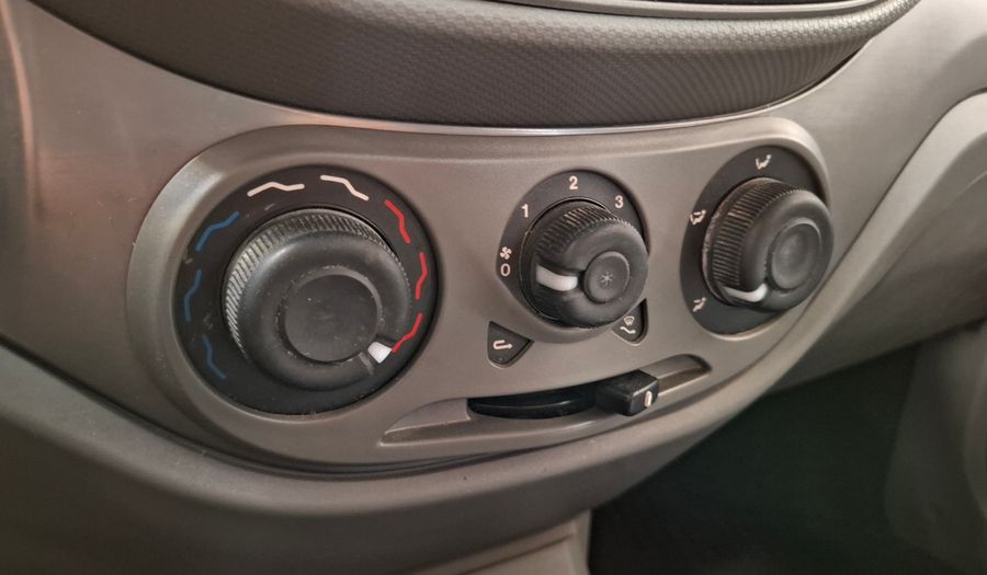 Fiat Palio 1.4 ATTRACTIVE Hatchback 2014