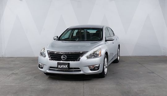 Nissan • Altima