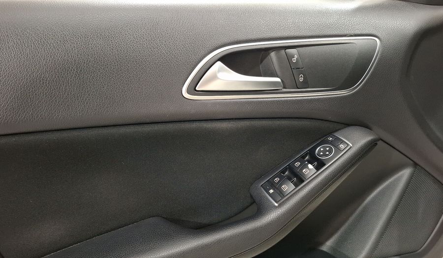 Mercedes Benz Clase A 1.6 180 CGI 7G-DCT Hatchback 2015