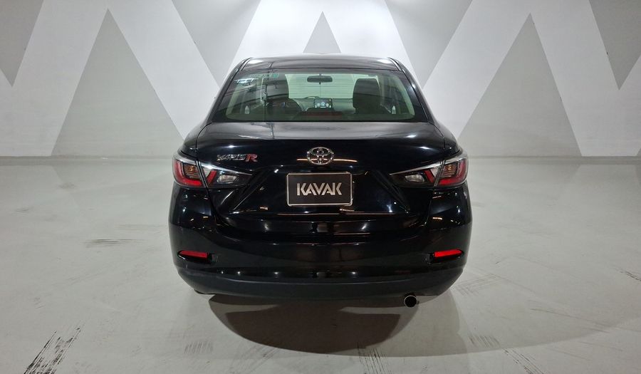 Toyota Yaris 1.5 R XLE AT Sedan 2016