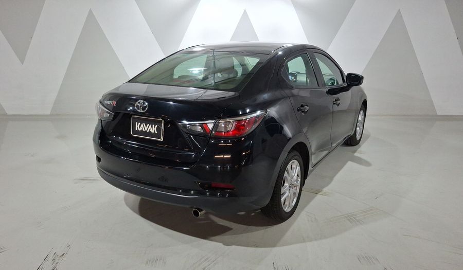 Toyota Yaris 1.5 R XLE AT Sedan 2016