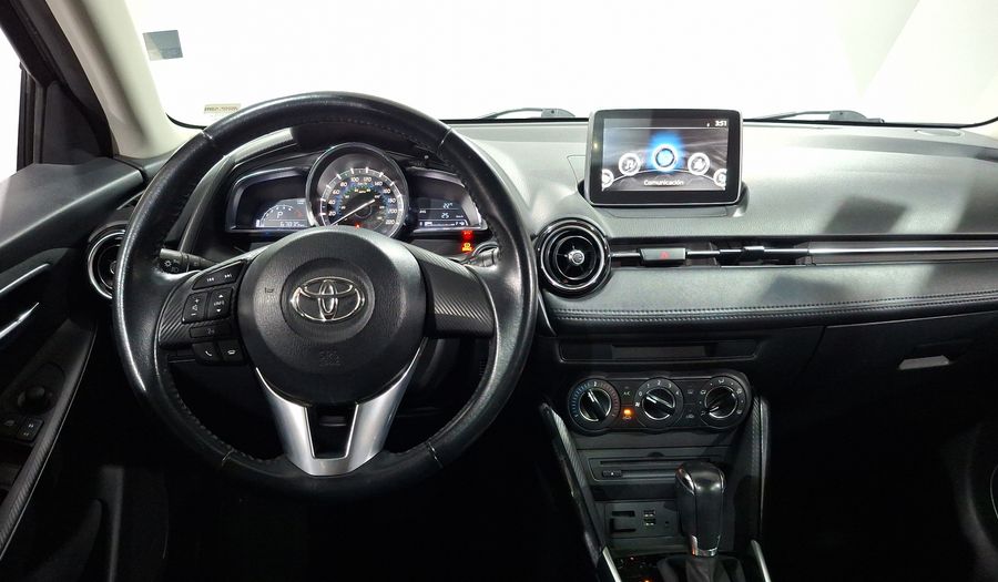 Toyota Yaris 1.5 R XLE AT Sedan 2016