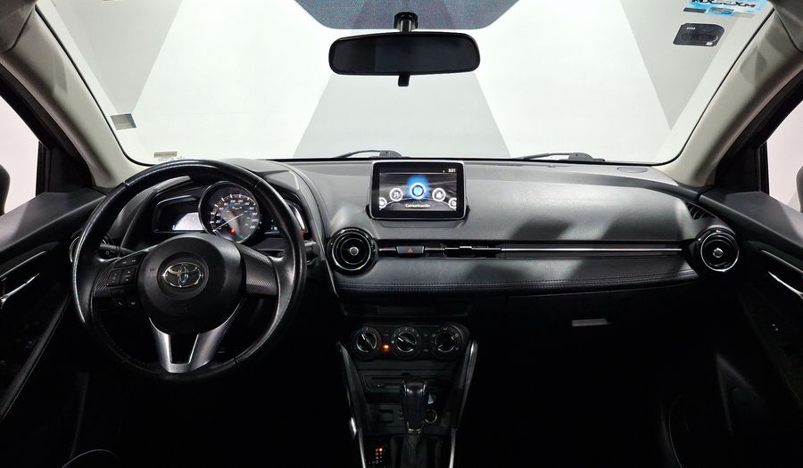 Toyota Yaris 1.5 R XLE AT Sedan 2016