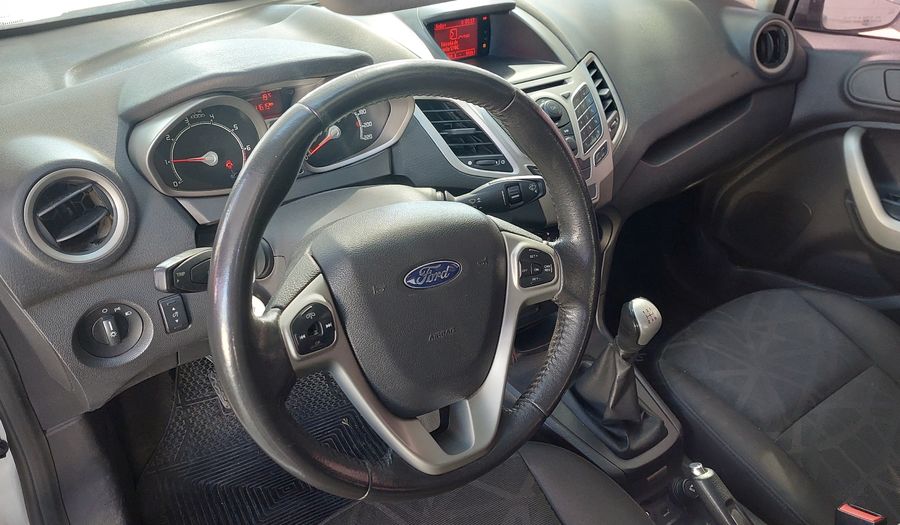 Ford Fiesta Kinetic Design 1.6 16V TITANIUM Hatchback 2011