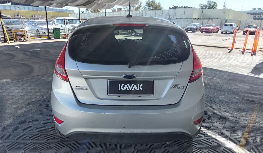 Ford Fiesta Kinetic Design 1.6 16V TITANIUM Hatchback 2011